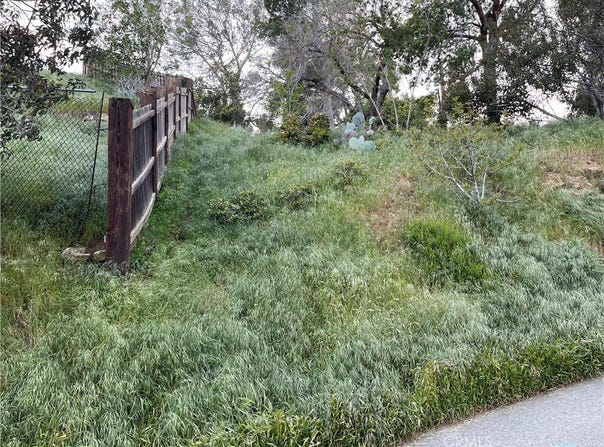 Aucas Dr, Chatsworth, CA 91311