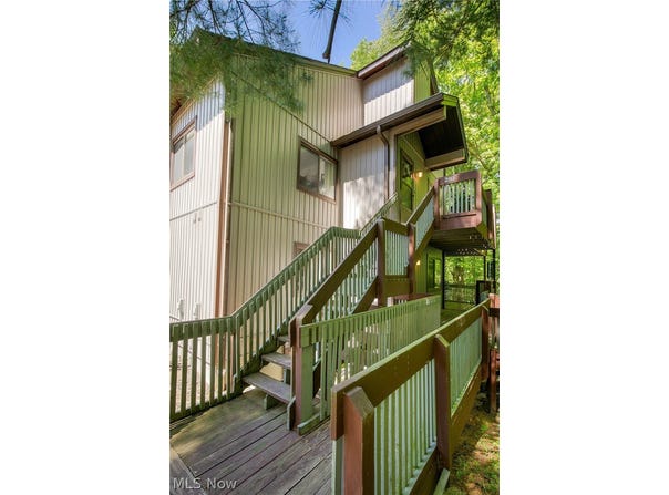 2153 PINEBROOK TRAIL, CUYAHOGA FALLS, OH 44223