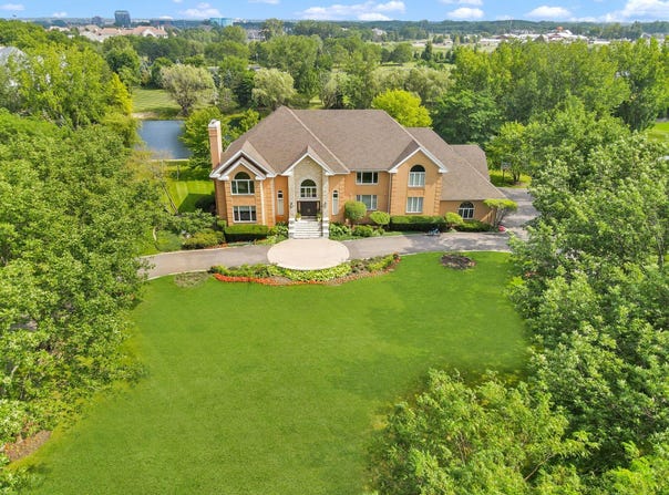 5 S Meadow Court, South Barrington, IL 60010