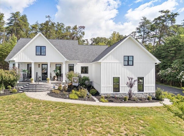 151 Park Way Ave, Moneta, VA 24121