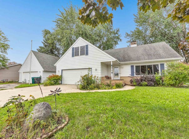 127 W CAPITOL Drive, APPLETON, WI 54911