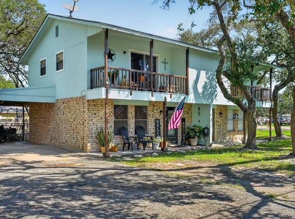 501 Traylor, ROCKPORT, TX 78382