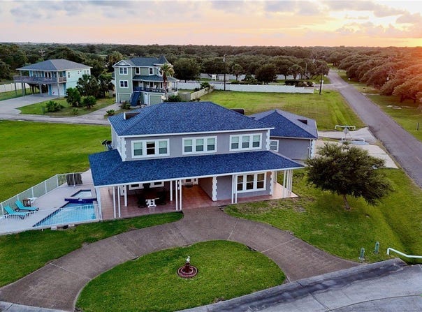 102 Smith Cove Road, Rockport, TX 78382