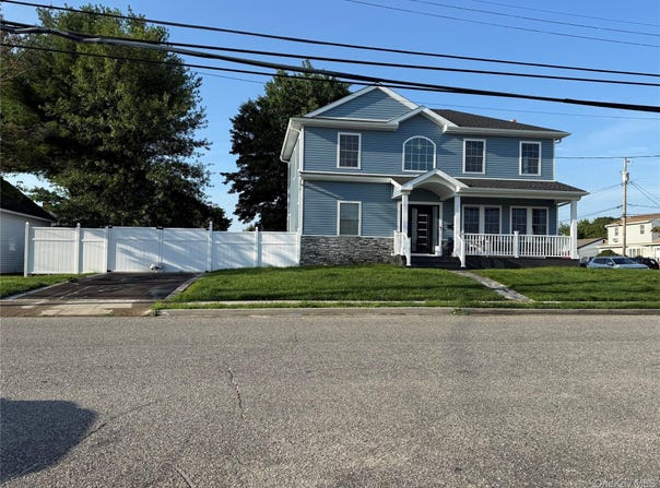 139 maple Avenue, Bethpage, NY 11714