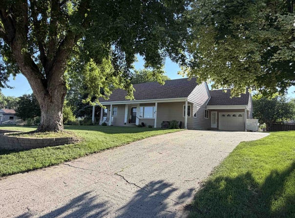 1115 Falcon Dr., Hawarden, IA 51023