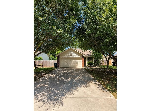 321 Zebra Dr, Kyle, TX 78640