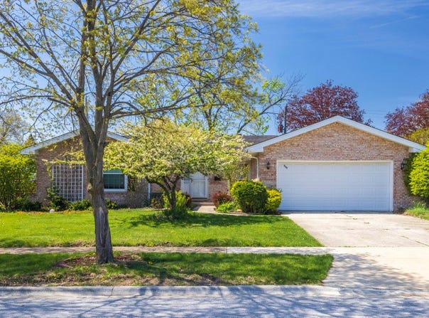 920 MacArthur Drive, Chicago Heights, IL 60411