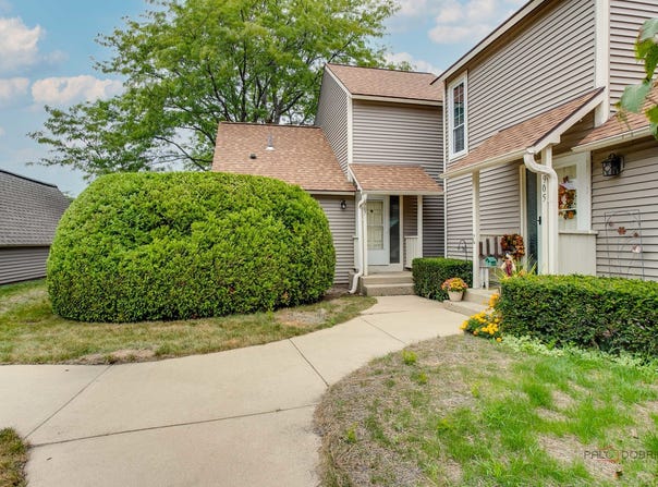 907 Vose Drive, Gurnee, IL 60031