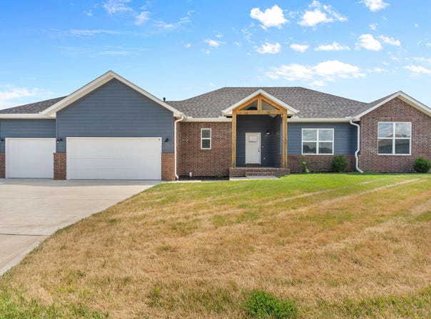 1312 S Birch Avenue, Springfield, MO 65802
