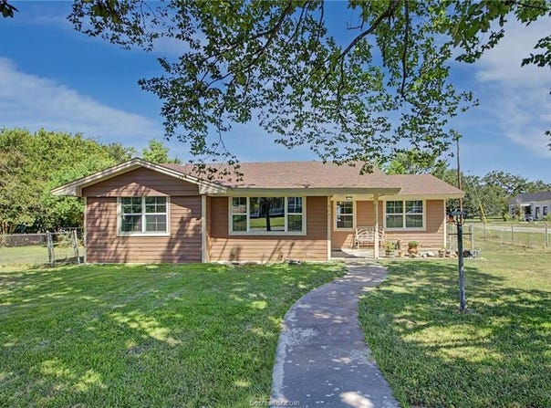 307 E Barton Street, Calvert, TX 77837