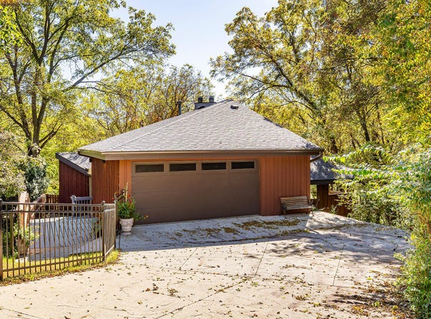 4702 Dover Drive, Ames, IA 50014