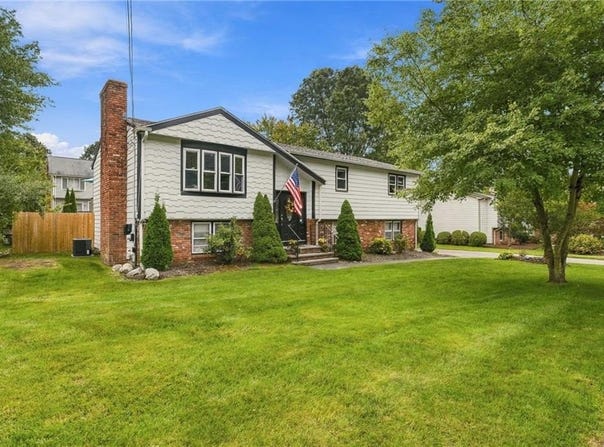 7 Cindy Circle, Johnston, RI 02919
