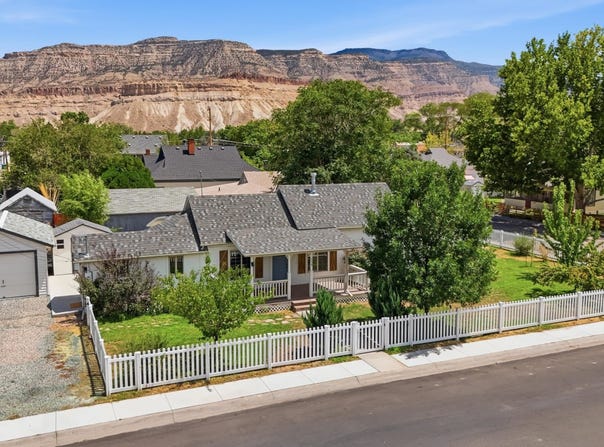 238 W 6th Avenue, Palisade, CO 81526