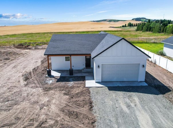 520 E Devisadero St, Reardan, WA 99029