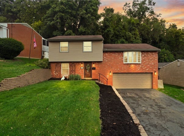 72 Woody Crest Dr, Whitehall, PA 15234