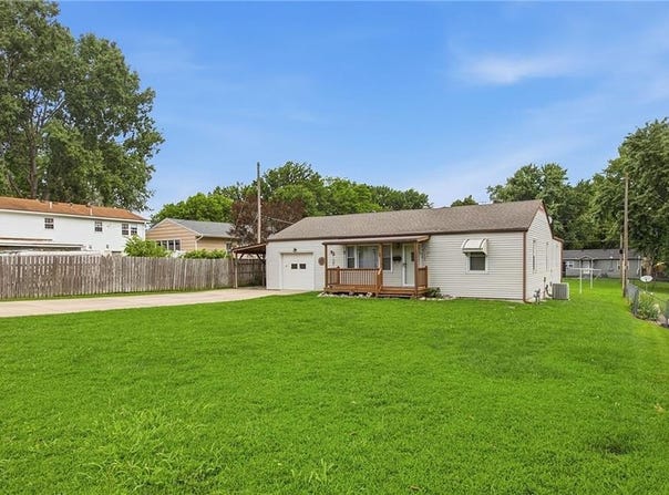 1209 SW Eugene Street, Blue Springs, MO 64015