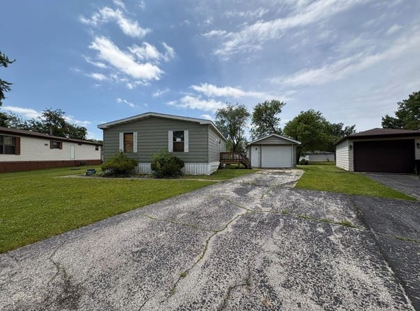 154 Flamingo Drive, Beecher, IL 60401