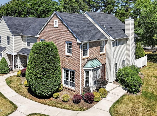 133 Bedford Place, Morganville, NJ 07751