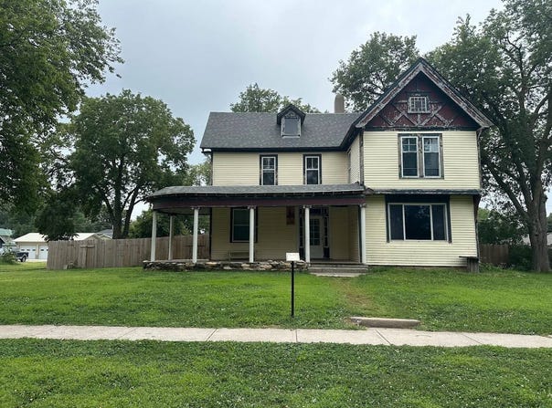 635 Olive Ave., Hebron, NE 68370
