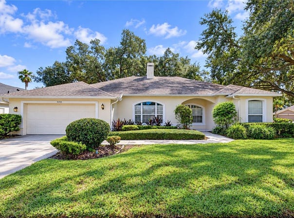 2255 EAGLE BLUFF Drive, VALRICO, FL 33596