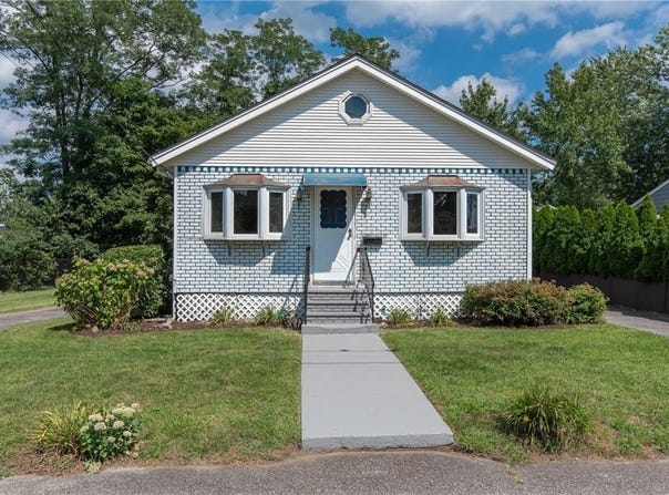 10 Elmhurst Street, Warwick, RI 02889