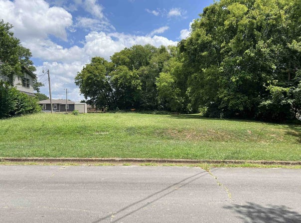 403 S Hickory St, Tuscumbia, AL 35674