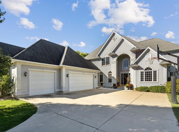 1001 Indigo St, Grundy Center, IA 50638
