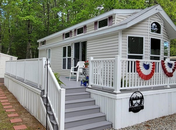 1 Robinson Way, Kennebunk, ME 04043