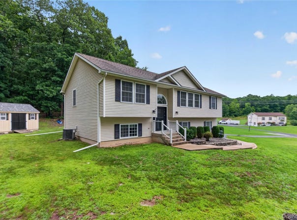 291 Huckleberry Turnpike, Wallkill, NY 12589