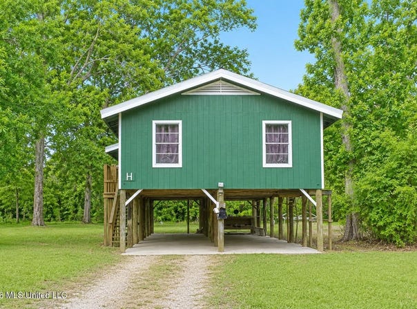 109 Hickory Lane, Lucedale, MS 39452