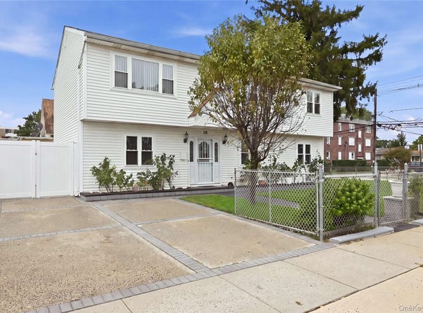 75 Harding Place, Freeport, NY 11520