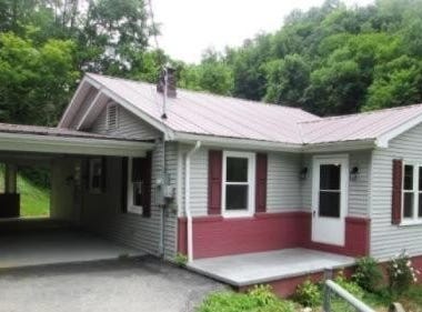 412 Highway 3409, McRoberts, KY 41835