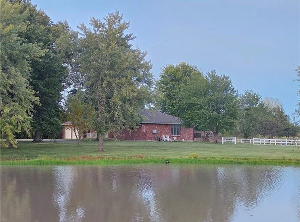 1406 E 4th Avenue, Garnett, KS 66032