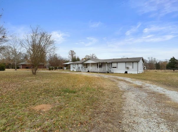 24050 FM 95N, GARRISON, TX 75946