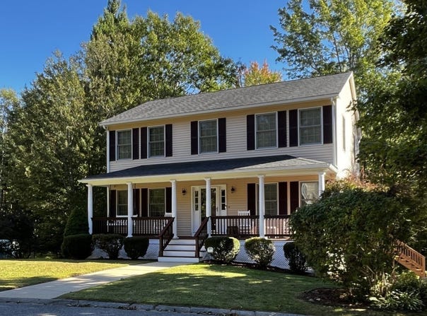 8 Pinewood Rd, Amesbury, MA 01913