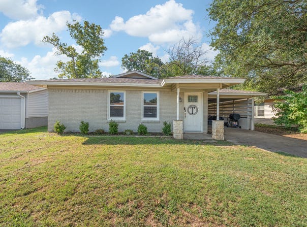 809 Phillips Street, Cleburne, TX 76033