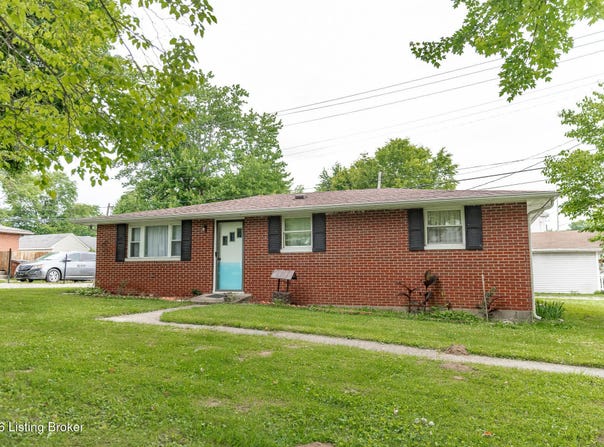 106 W 1st St, Hanover, IN 47243