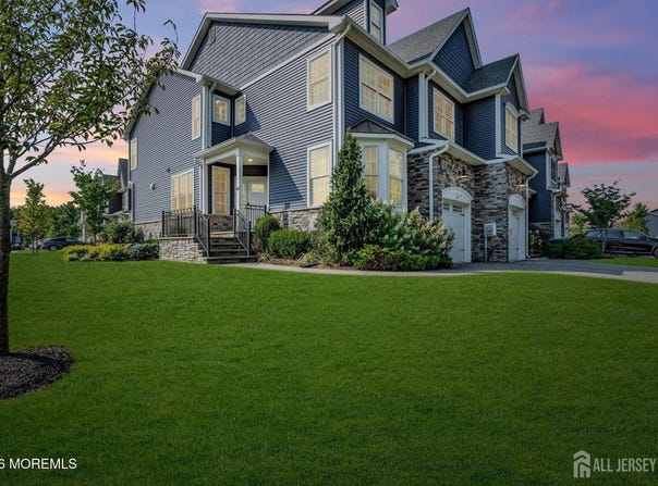 17 Kitchen Avenue, Old Bridge, NJ 08857