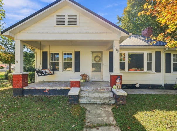 1006 E McKinney Avenue, Rogersville, TN 37857