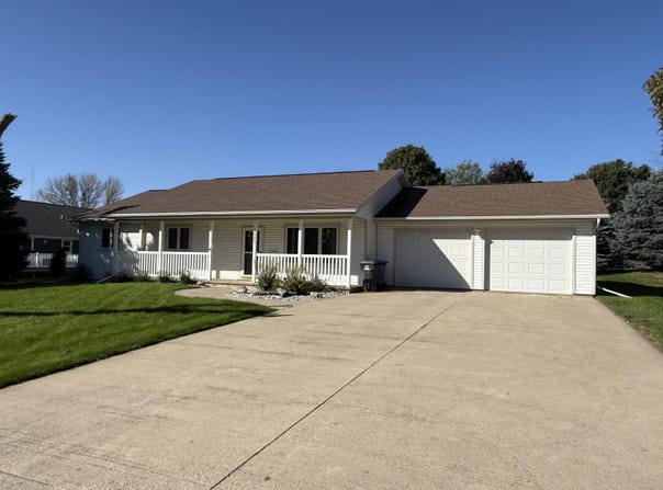 1573 5th Ave SE, Sioux Center, IA 51250