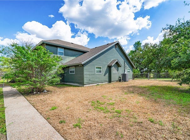 1220 W Johnston Avenue, Kingsville, TX 78363