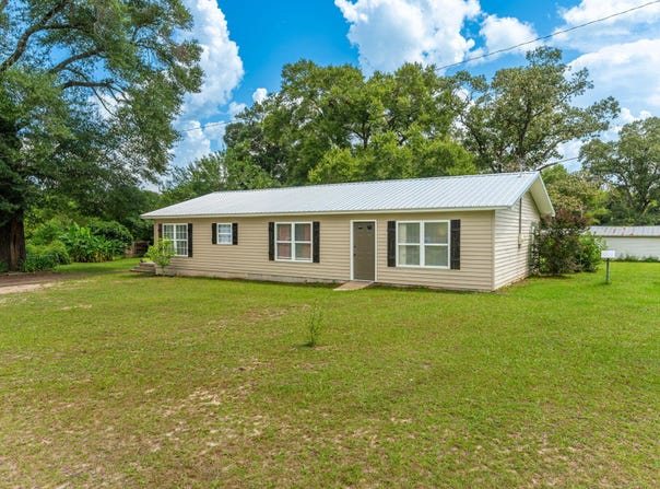 1993 Varnum Road, Laurel Hill, FL 32567