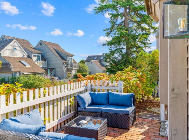 20 Hyannis Point Road, Mashpee, MA 02649