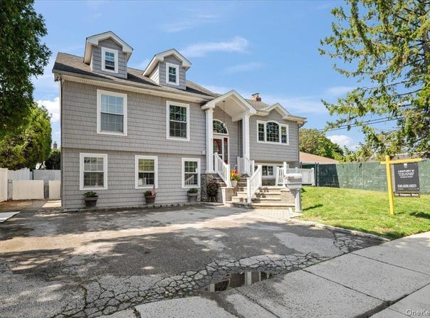 16 Taft Avenue, Bethpage, NY 11714