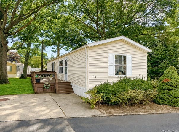 37 Hubbard, Riverhead, NY 11901
