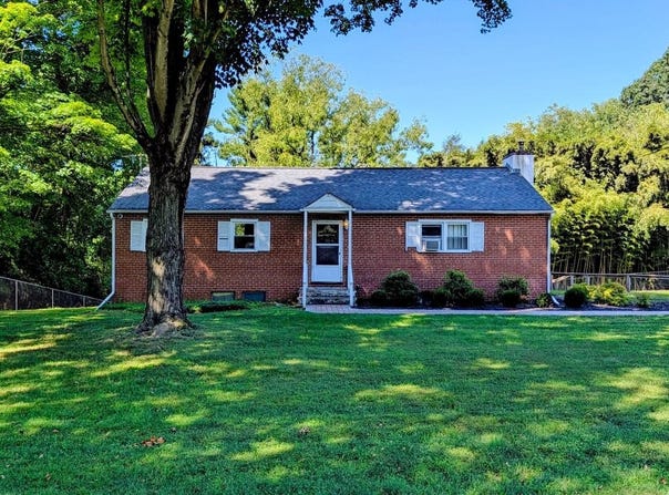 15 LOCKSLEY RD, GLEN MILLS, PA 19342