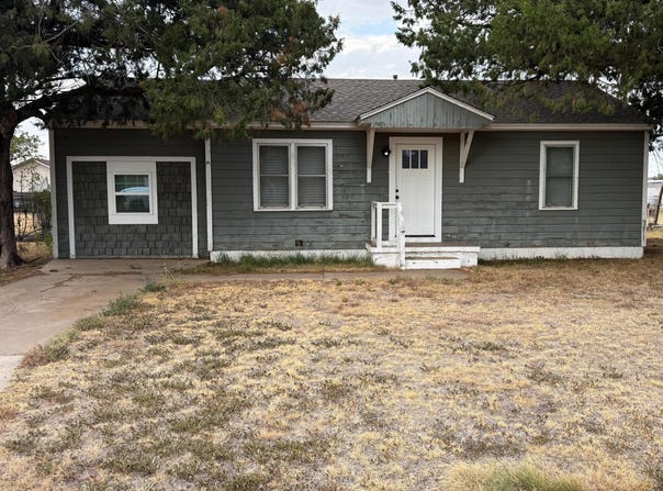708 Oak Avenue, Panhandle, TX 79068-1948