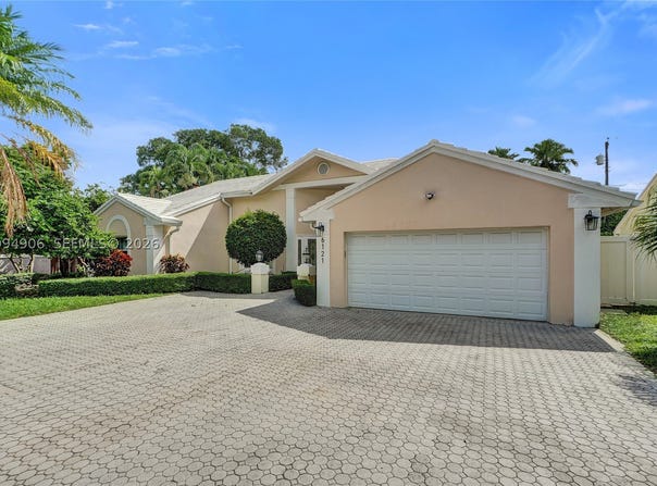 6121 SW 113th Ct, Miami, FL 33173