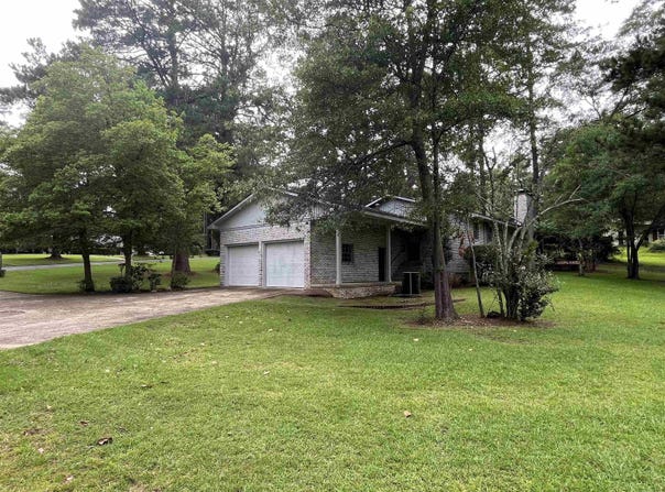 917 Woodcrest Rd, Camden, AR 71701