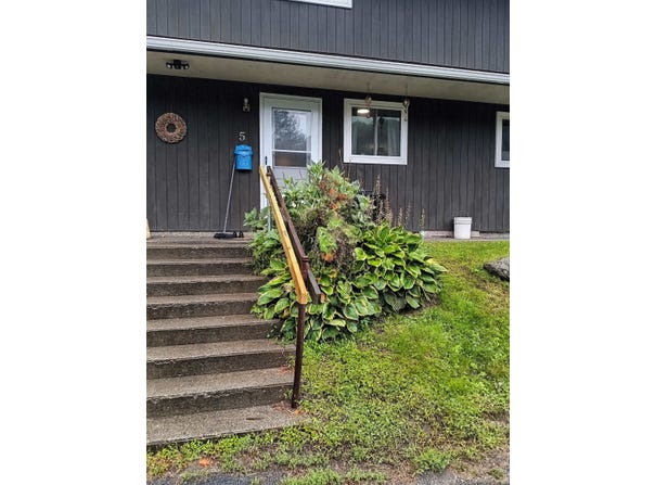 39 Brookside Drive, Brattleboro, VT 05301